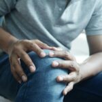 Quando Treino Meu Joelho Dói: 7 Causas Principais e Como Resolver